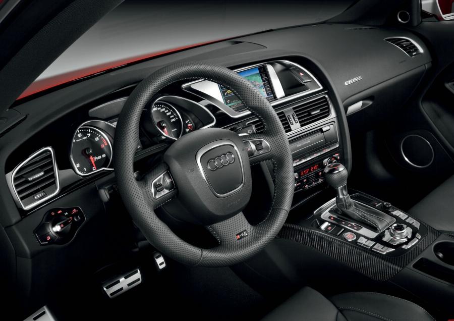 Торпедо Audi RS5 Coupe 2010 года  (WW) (фото 21 из 66)